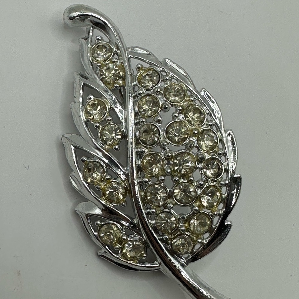 Vintage Silvertone Leaf Brooch with Light Yellow Crystals